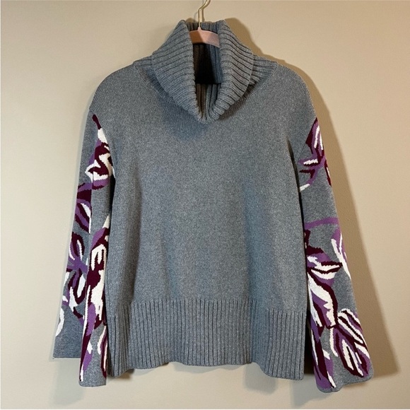 Cabi Women's Eden Pullover Sweater
Turtleneck Floral Bell Sleeves Sz M worn <5X - Picture 3 of 10